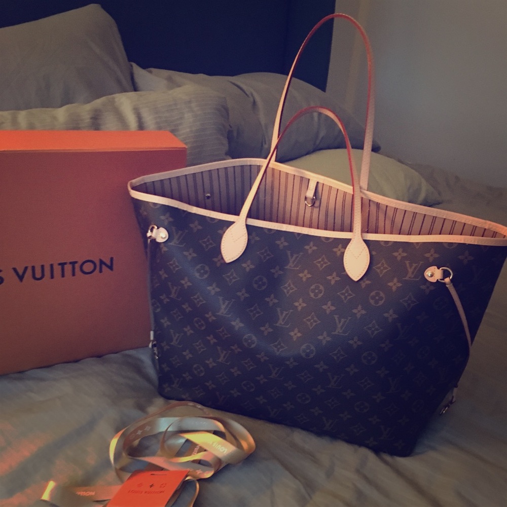 Authentic 2017 Louis Vuitton Neverfull GM!